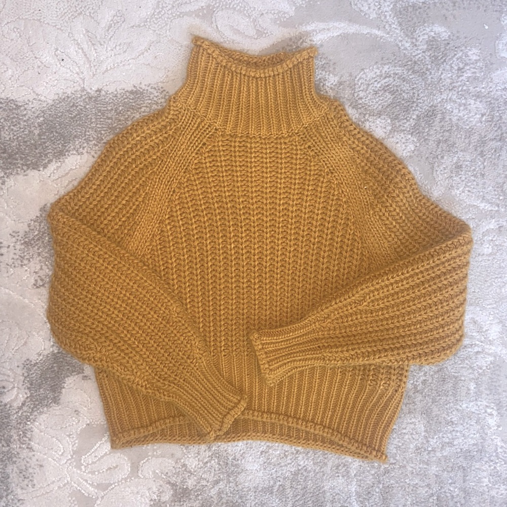 NWOT H&M sweater